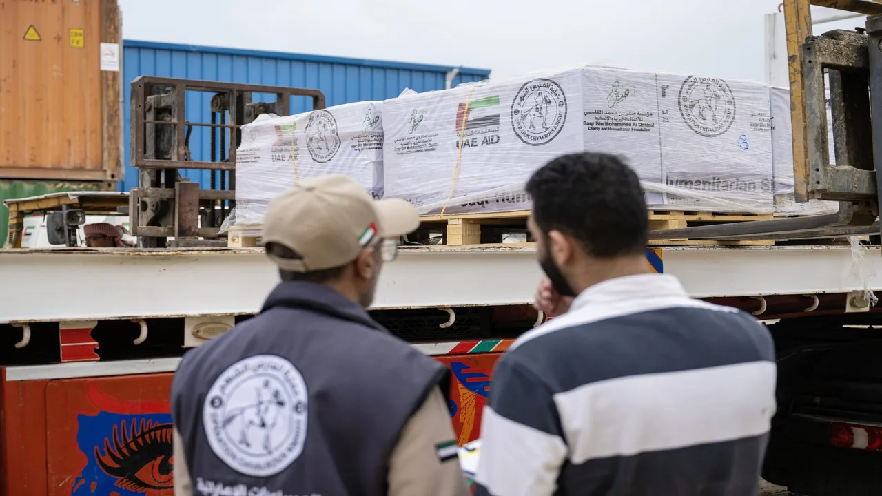 دخول قافلة مساعدات طبية إماراتية بوزن 53 طناً إلى قطاع غزة